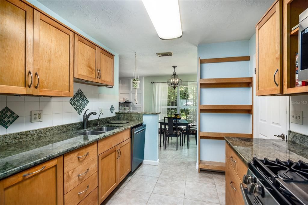 En Venta: $375,000 (3 camas, 2 baños, 1268 Pies cuadrados)