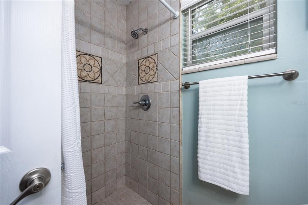 En Venta: $375,000 (3 camas, 2 baños, 1268 Pies cuadrados)