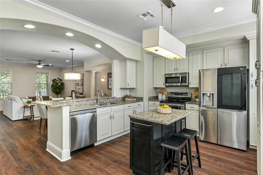En Venta: $605,000 (3 camas, 3 baños, 1950 Pies cuadrados)