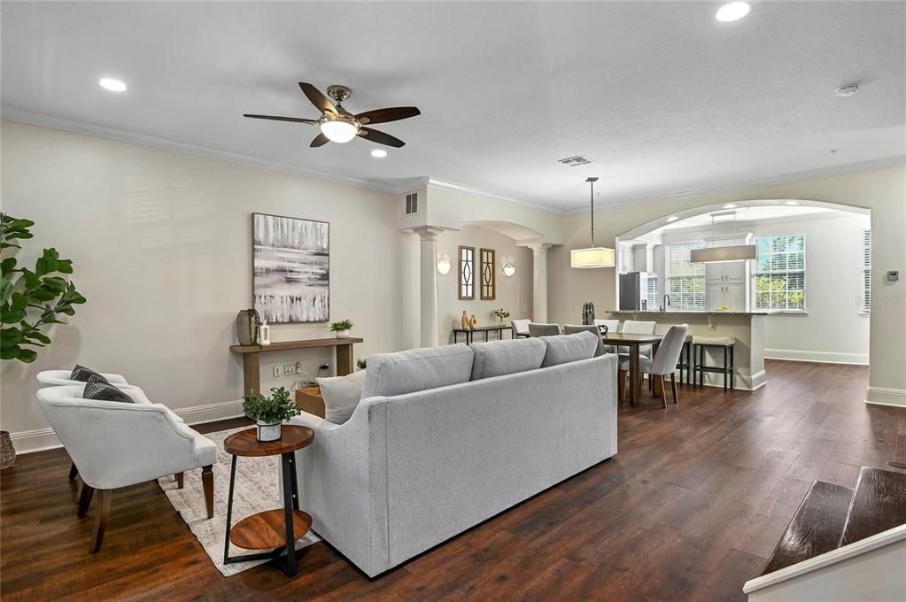 En Venta: $605,000 (3 camas, 3 baños, 1950 Pies cuadrados)