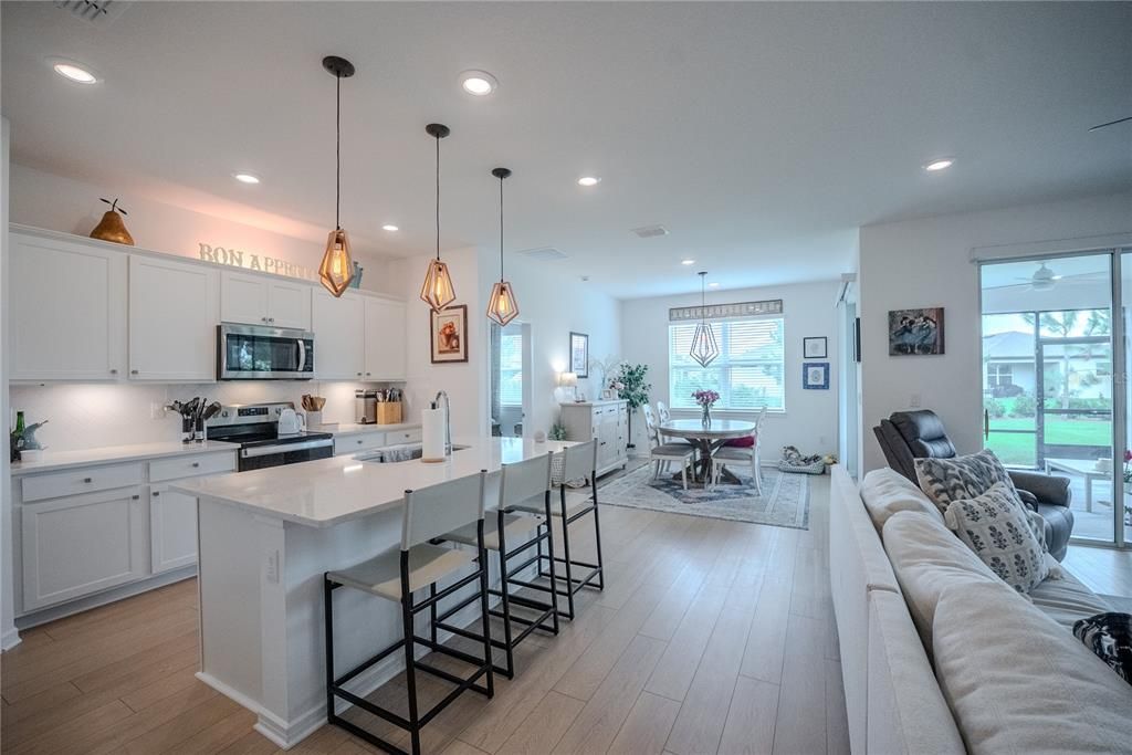 For Sale: $342,243 (3 beds, 2 baths, 1697 Square Feet)