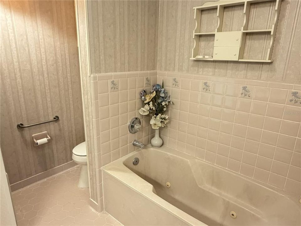 For Sale: $390,000 (3 beds, 2 baths, 2179 Square Feet)