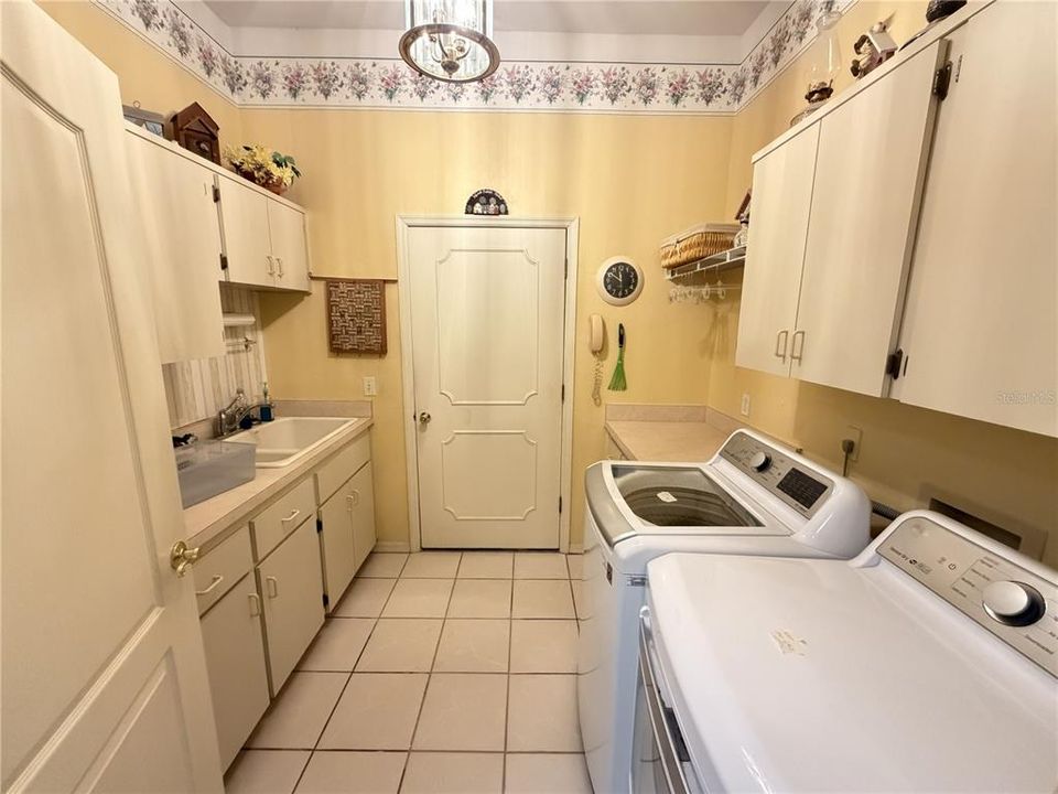 For Sale: $390,000 (3 beds, 2 baths, 2179 Square Feet)