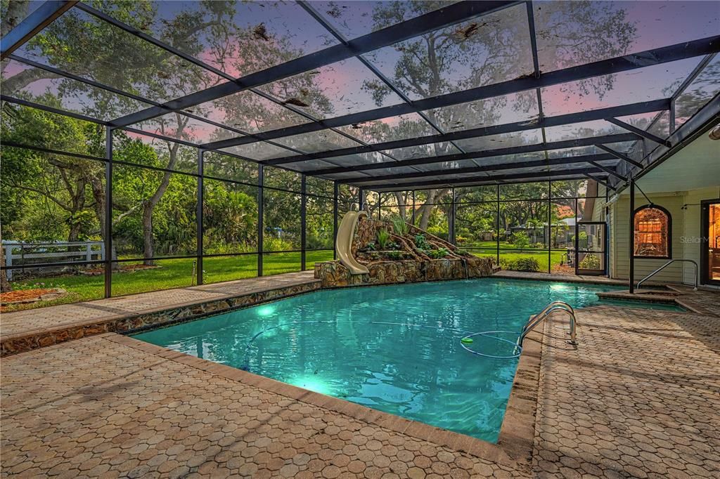 En Venta: $1,575,000 (6 camas, 5 baños, 6198 Pies cuadrados)