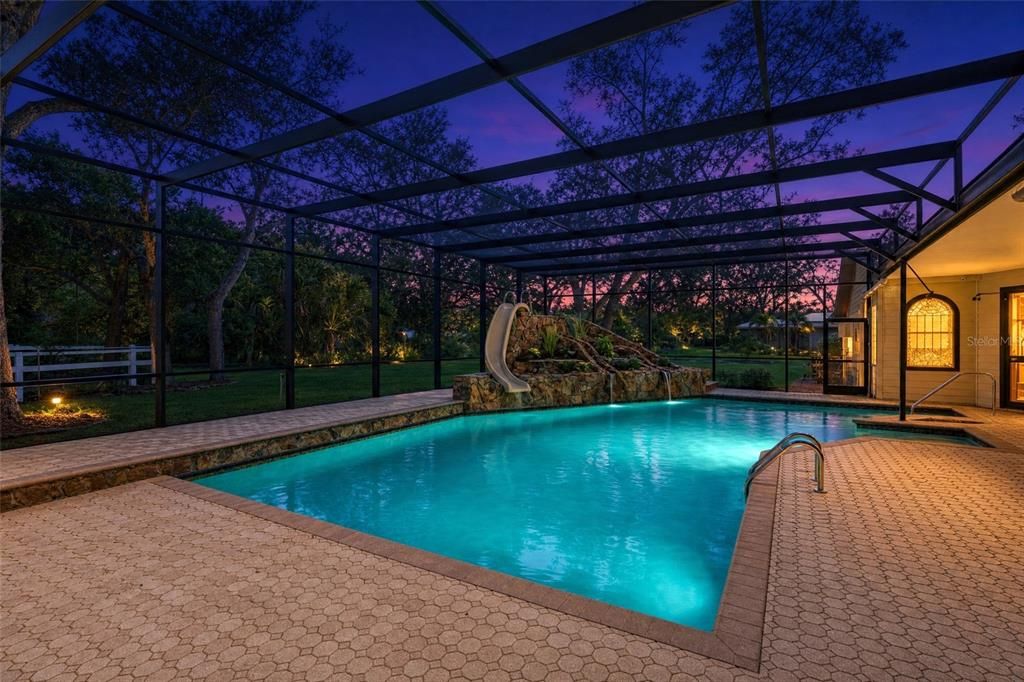 En Venta: $1,575,000 (6 camas, 5 baños, 6198 Pies cuadrados)