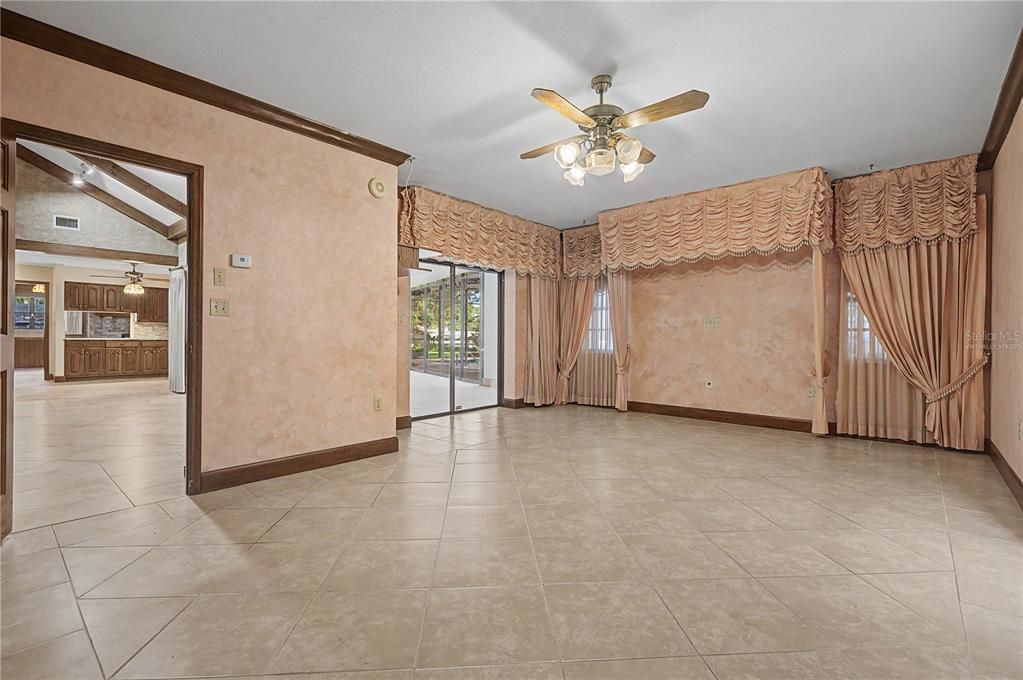 En Venta: $1,575,000 (6 camas, 5 baños, 6198 Pies cuadrados)
