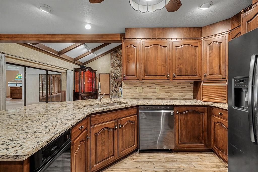 En Venta: $1,575,000 (6 camas, 5 baños, 6198 Pies cuadrados)