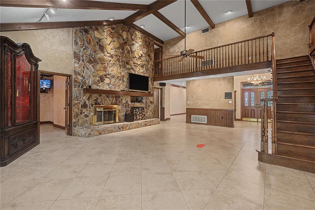 En Venta: $1,575,000 (6 camas, 5 baños, 6198 Pies cuadrados)
