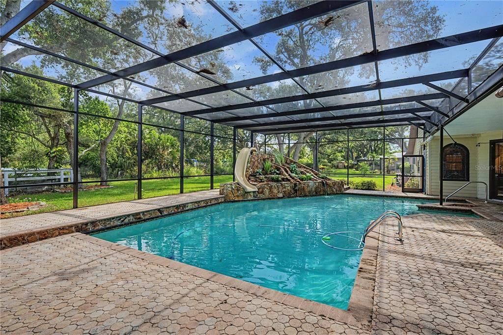 En Venta: $1,575,000 (6 camas, 5 baños, 6198 Pies cuadrados)