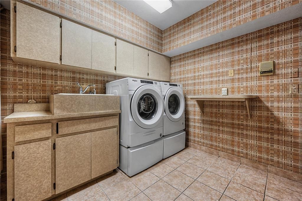 En Venta: $1,575,000 (6 camas, 5 baños, 6198 Pies cuadrados)