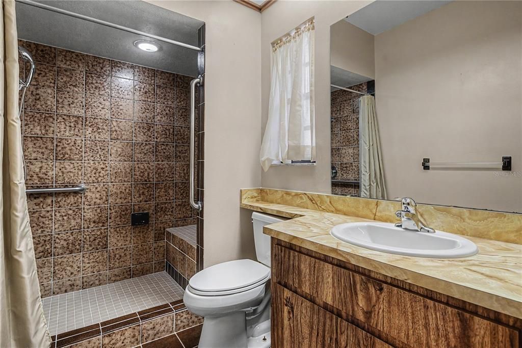 En Venta: $1,575,000 (6 camas, 5 baños, 6198 Pies cuadrados)