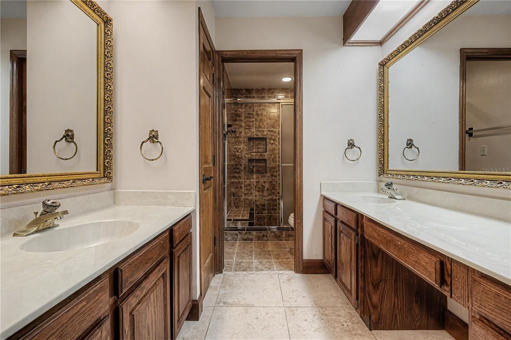 En Venta: $1,575,000 (6 camas, 5 baños, 6198 Pies cuadrados)