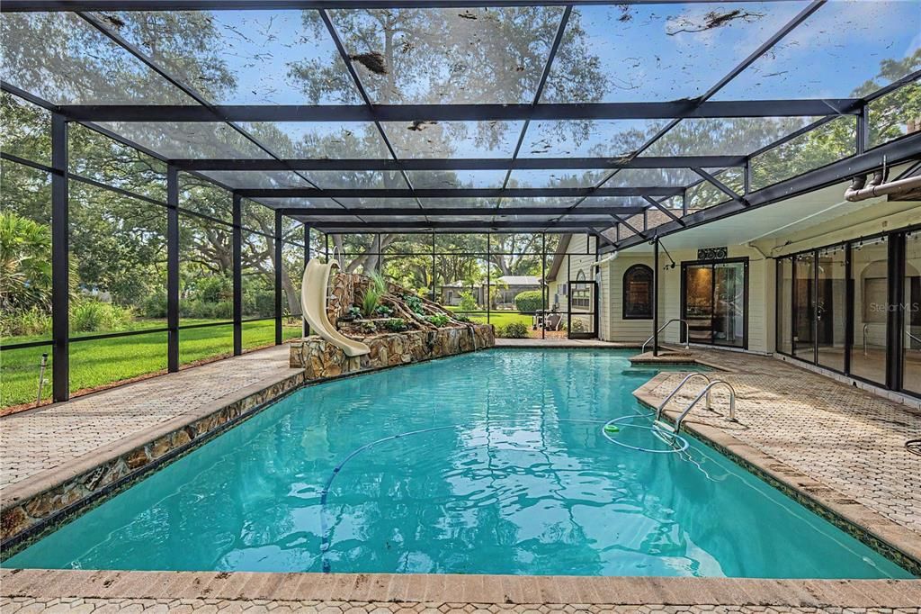 En Venta: $1,575,000 (6 camas, 5 baños, 6198 Pies cuadrados)