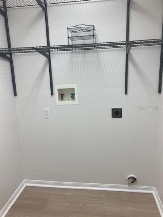 На продажу: $335,000 (2 спален, 2 ванн, 1300 Квадратных фут)