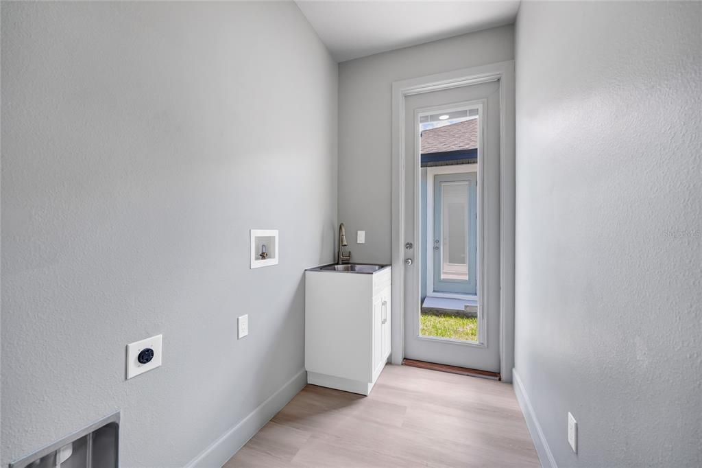 For Sale: $819,900 (4 beds, 3 baths, 2457 Square Feet)