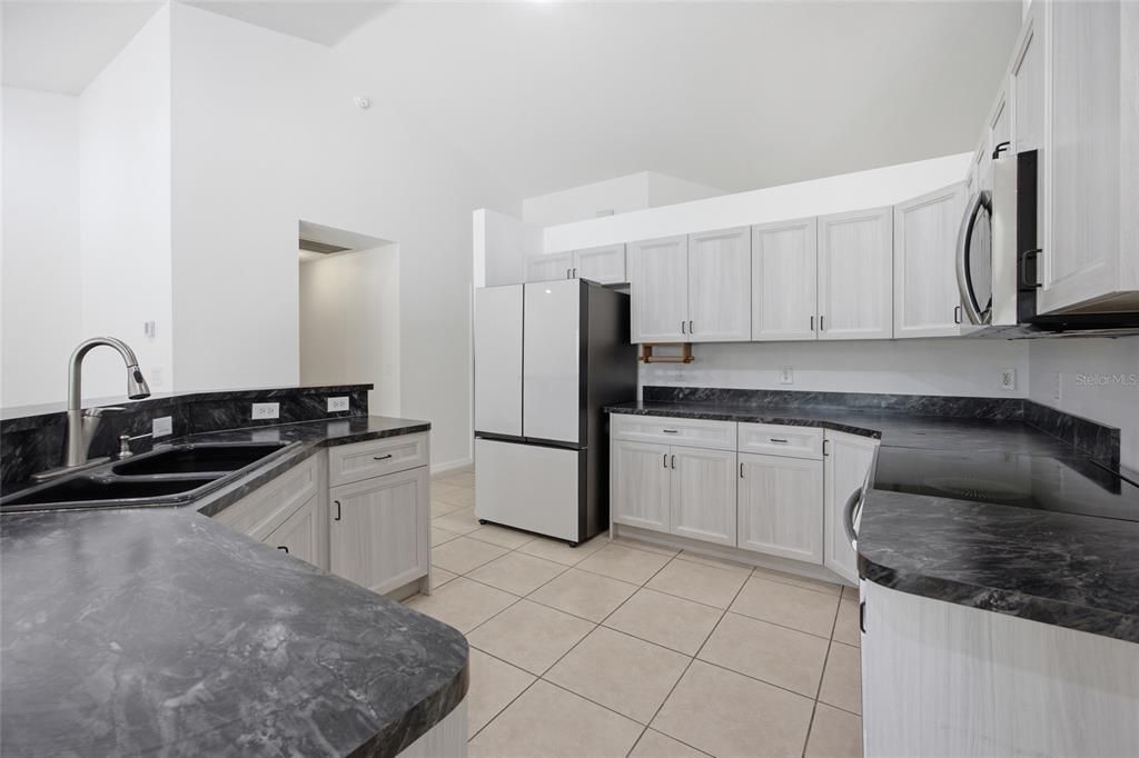 En Venta: $419,900 (3 camas, 2 baños, 2291 Pies cuadrados)