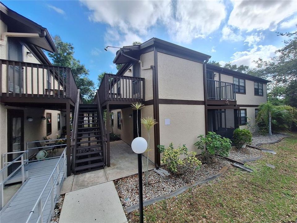 For Rent: $1,295 (2 beds, 2 baths, 960 Square Feet)