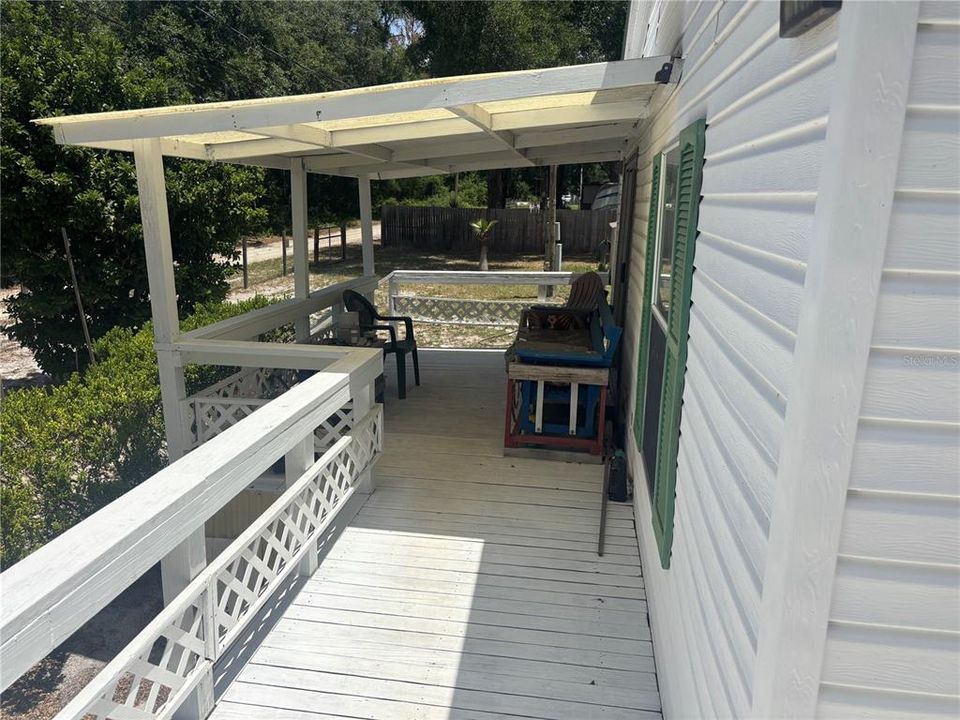 For Sale: $129,900 (2 beds, 2 baths, 864 Square Feet)