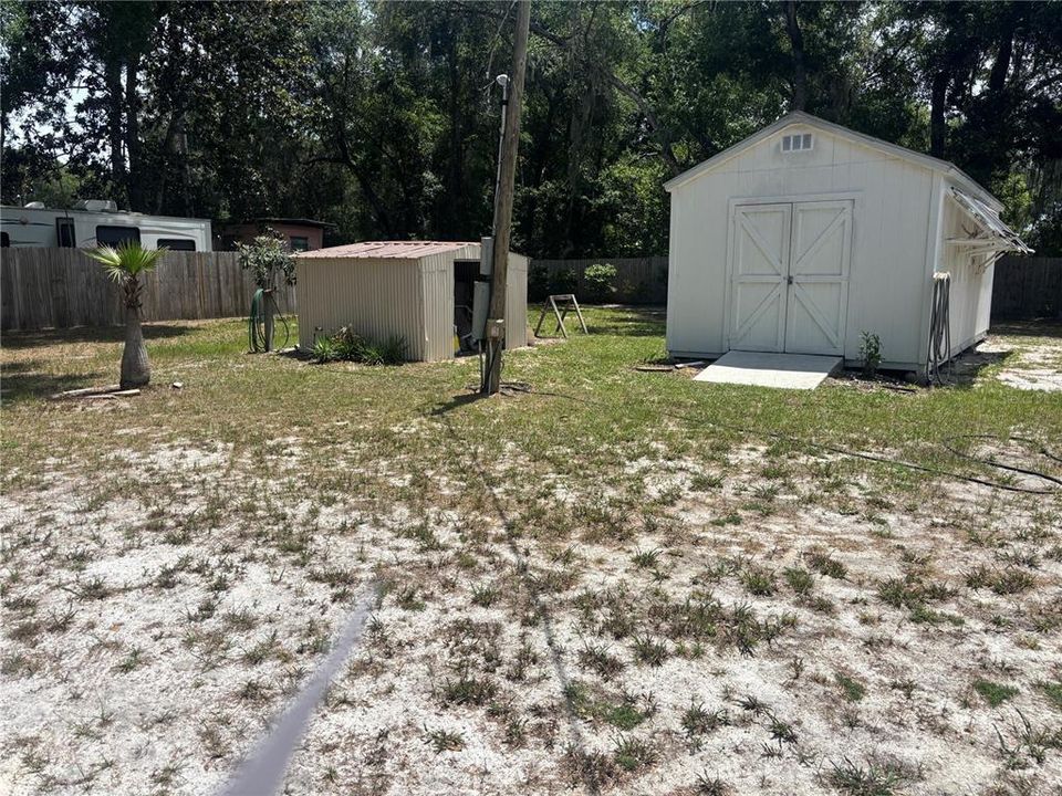 For Sale: $129,900 (2 beds, 2 baths, 864 Square Feet)