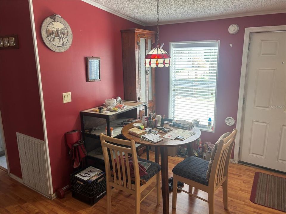 For Sale: $129,900 (2 beds, 2 baths, 864 Square Feet)