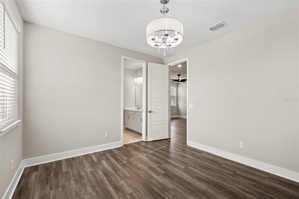 For Sale: $950,000 (5 beds, 4 baths, 3899 Square Feet)