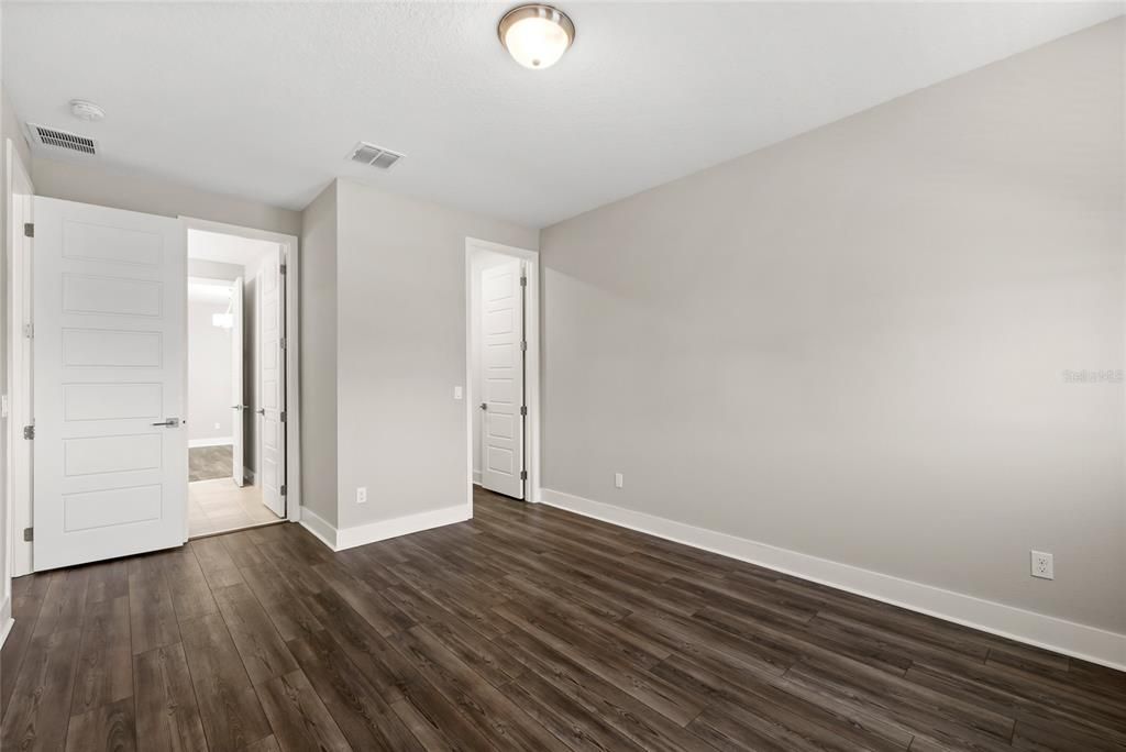 For Sale: $950,000 (5 beds, 4 baths, 3899 Square Feet)