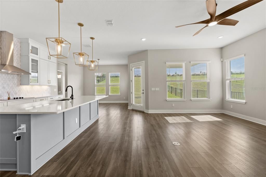 For Sale: $950,000 (5 beds, 4 baths, 3899 Square Feet)