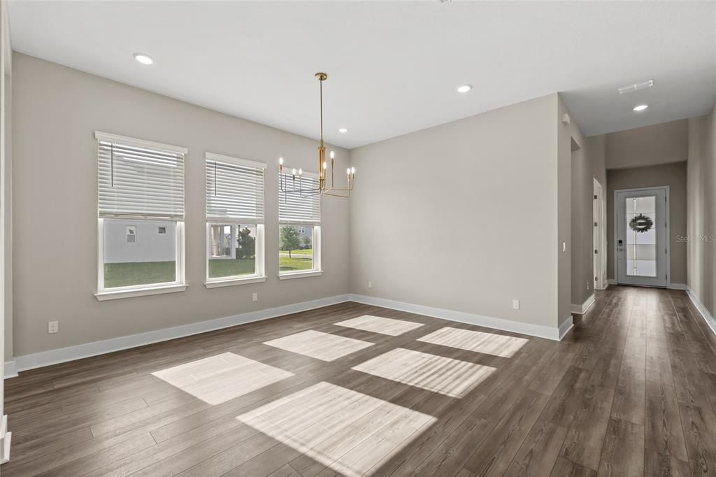 For Sale: $950,000 (5 beds, 4 baths, 3899 Square Feet)