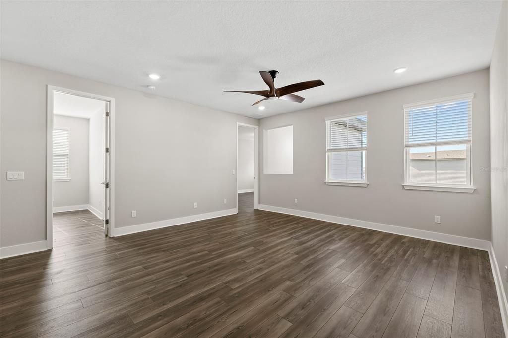 For Sale: $950,000 (5 beds, 4 baths, 3899 Square Feet)