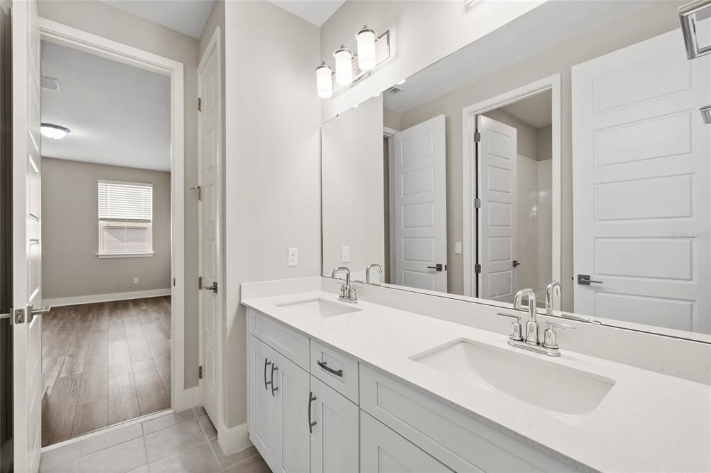 For Sale: $950,000 (5 beds, 4 baths, 3899 Square Feet)