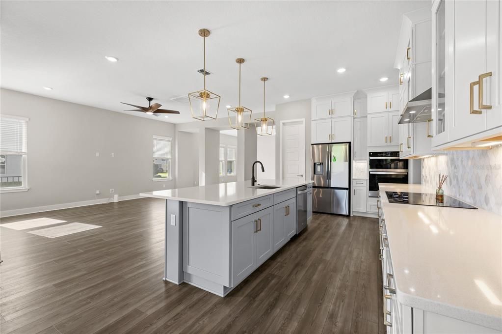 For Sale: $950,000 (5 beds, 4 baths, 3899 Square Feet)