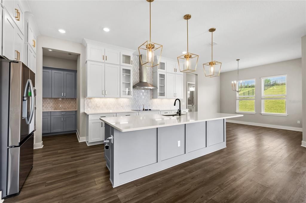 For Sale: $950,000 (5 beds, 4 baths, 3899 Square Feet)