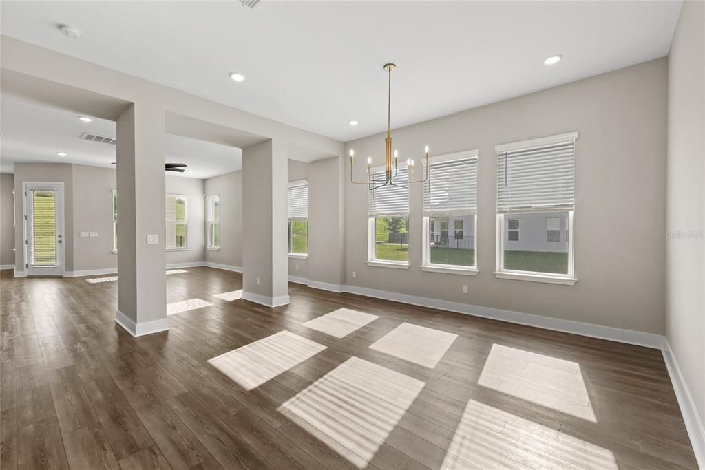 For Sale: $950,000 (5 beds, 4 baths, 3899 Square Feet)