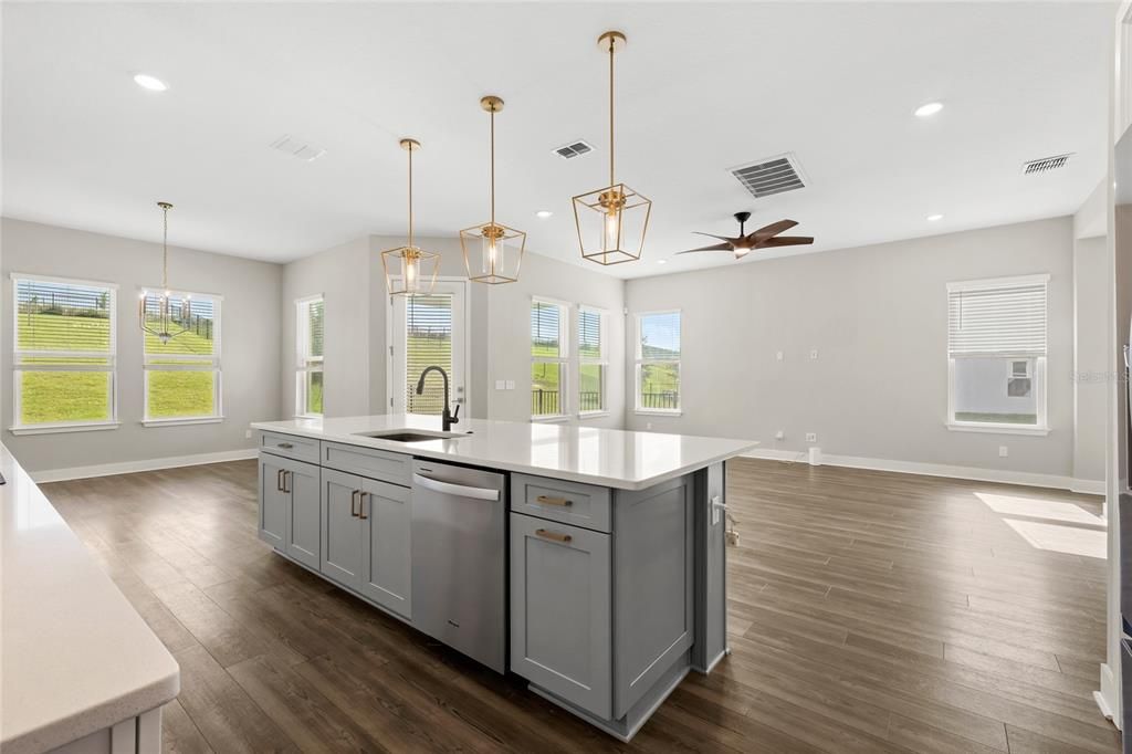 For Sale: $950,000 (5 beds, 4 baths, 3899 Square Feet)