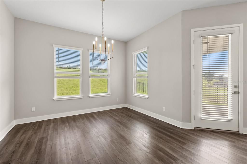 For Sale: $950,000 (5 beds, 4 baths, 3899 Square Feet)