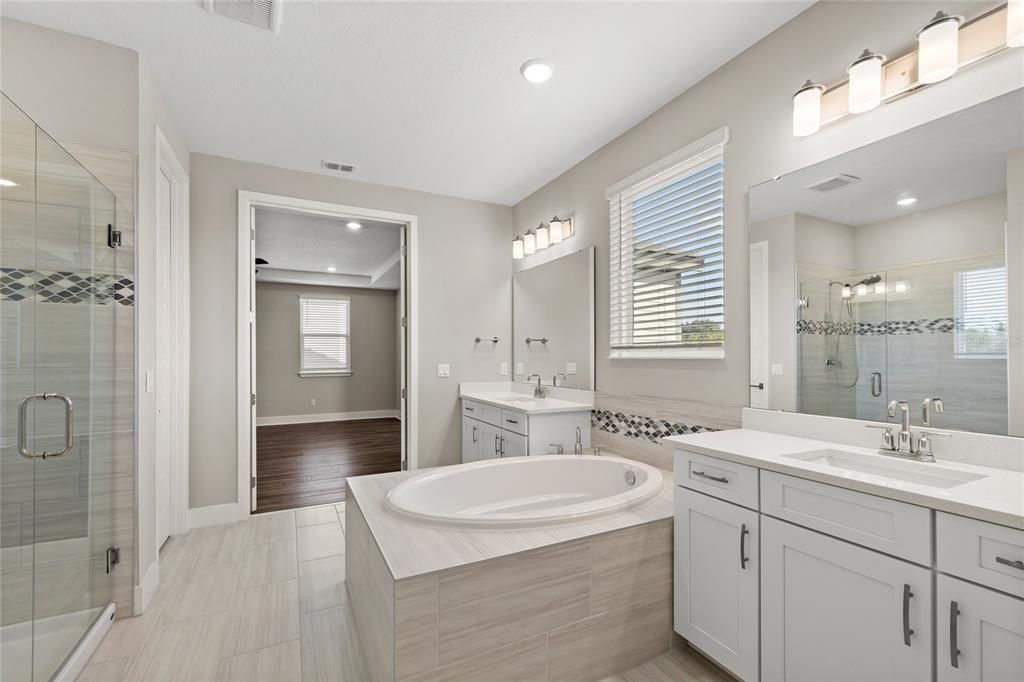 For Sale: $950,000 (5 beds, 4 baths, 3899 Square Feet)