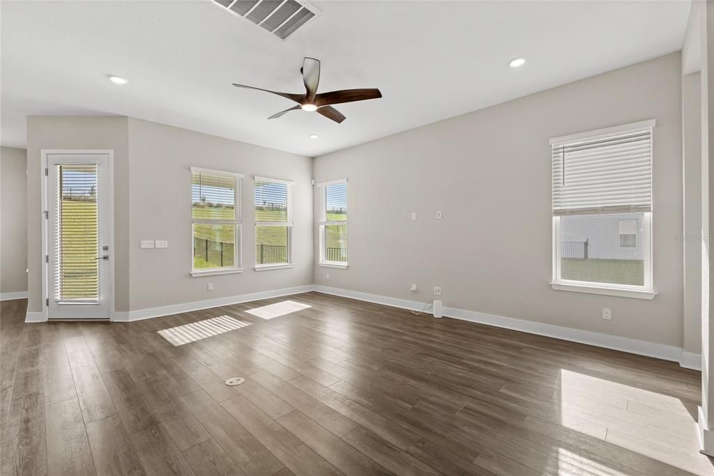 For Sale: $950,000 (5 beds, 4 baths, 3899 Square Feet)
