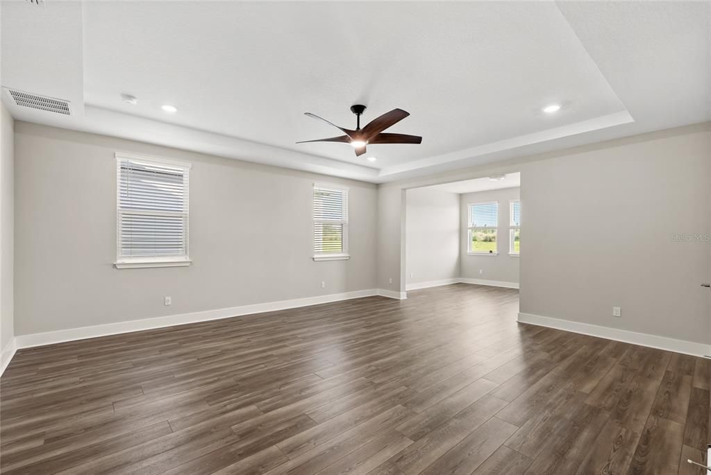 For Sale: $950,000 (5 beds, 4 baths, 3899 Square Feet)