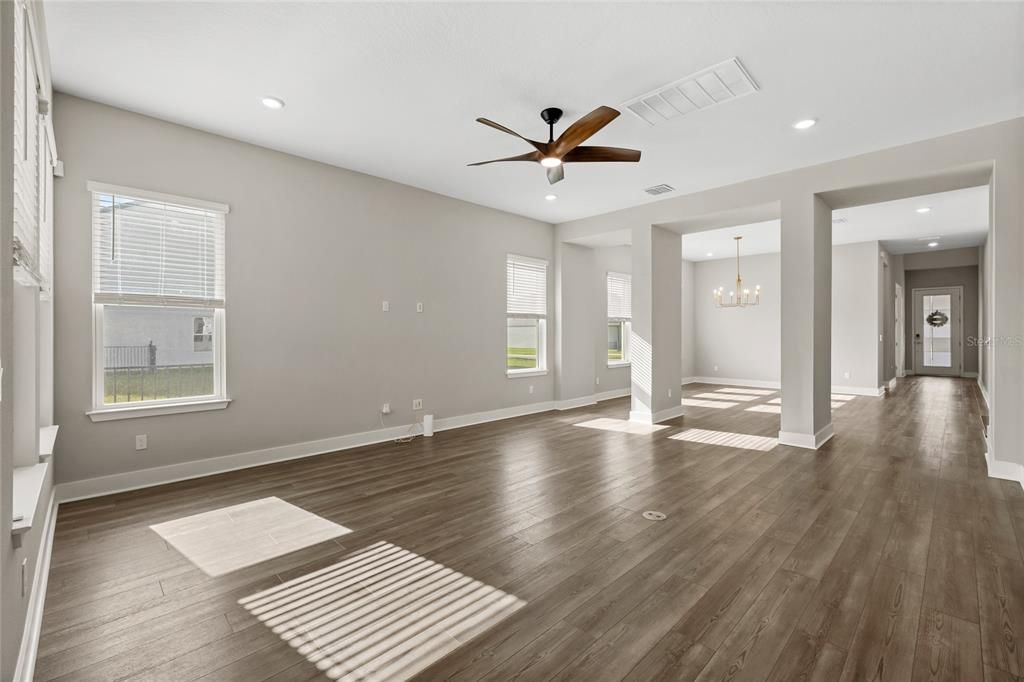 For Sale: $950,000 (5 beds, 4 baths, 3899 Square Feet)