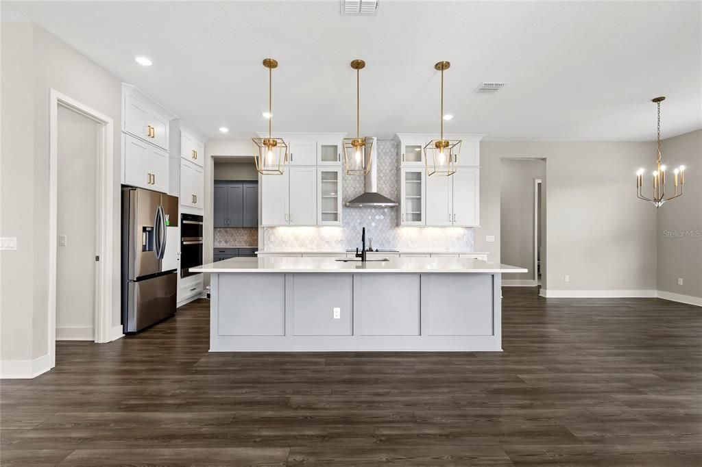 For Sale: $950,000 (5 beds, 4 baths, 3899 Square Feet)