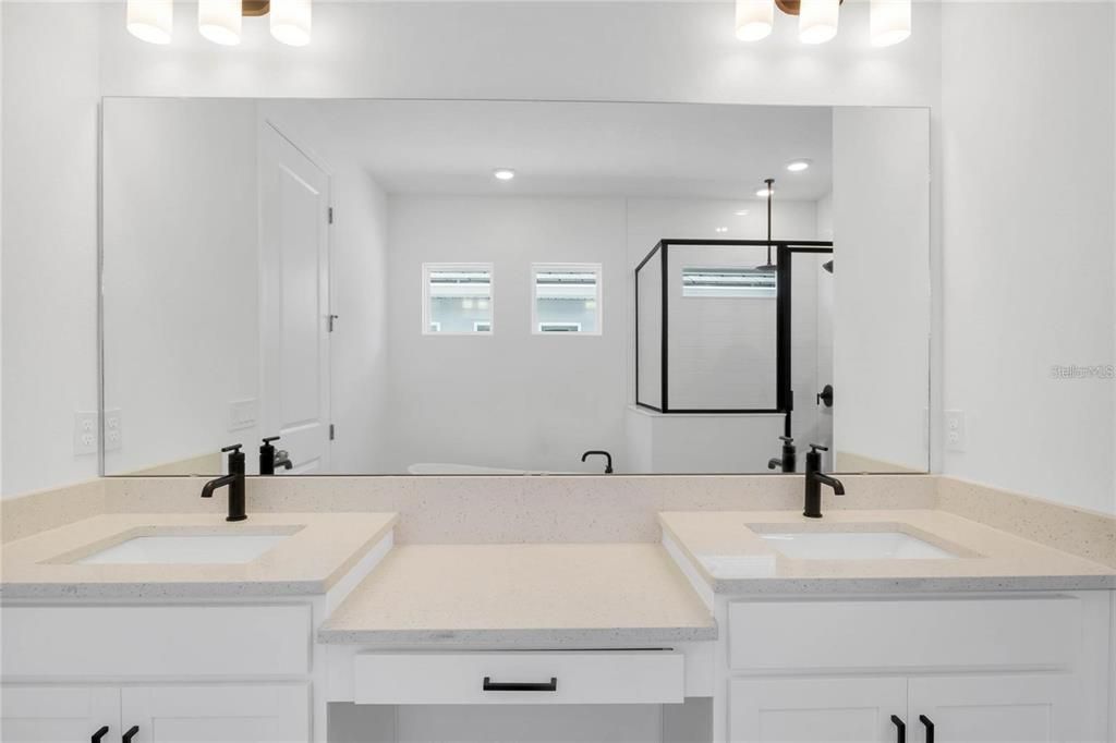 En Venta: $880,000 (4 camas, 3 baños, 2529 Pies cuadrados)