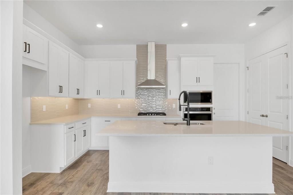 En Venta: $880,000 (4 camas, 3 baños, 2529 Pies cuadrados)