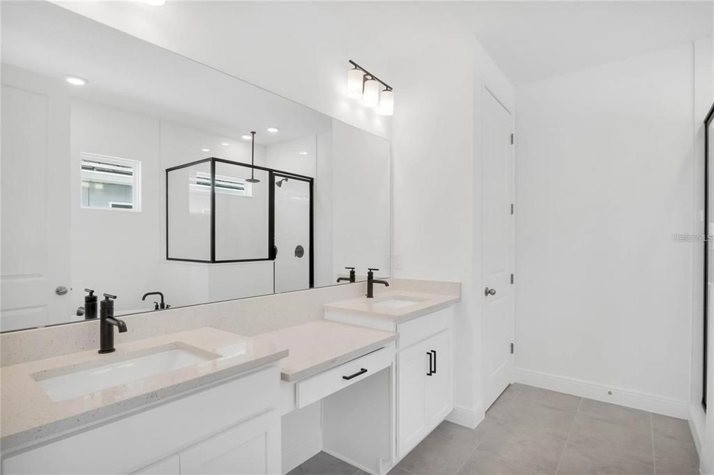 En Venta: $880,000 (4 camas, 3 baños, 2529 Pies cuadrados)