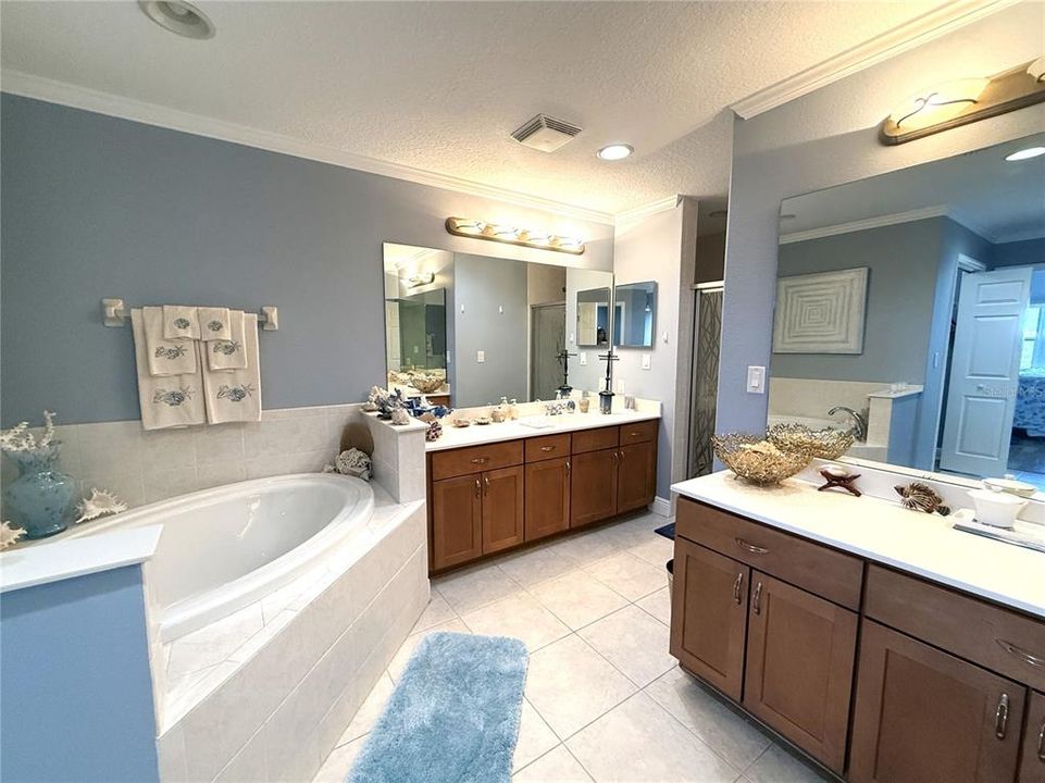 For Rent: $2,700 (2 beds, 2 baths, 1700 Square Feet)