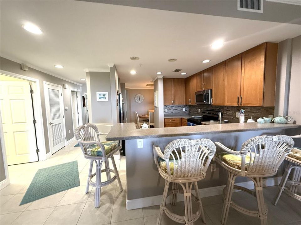 For Rent: $2,700 (2 beds, 2 baths, 1700 Square Feet)