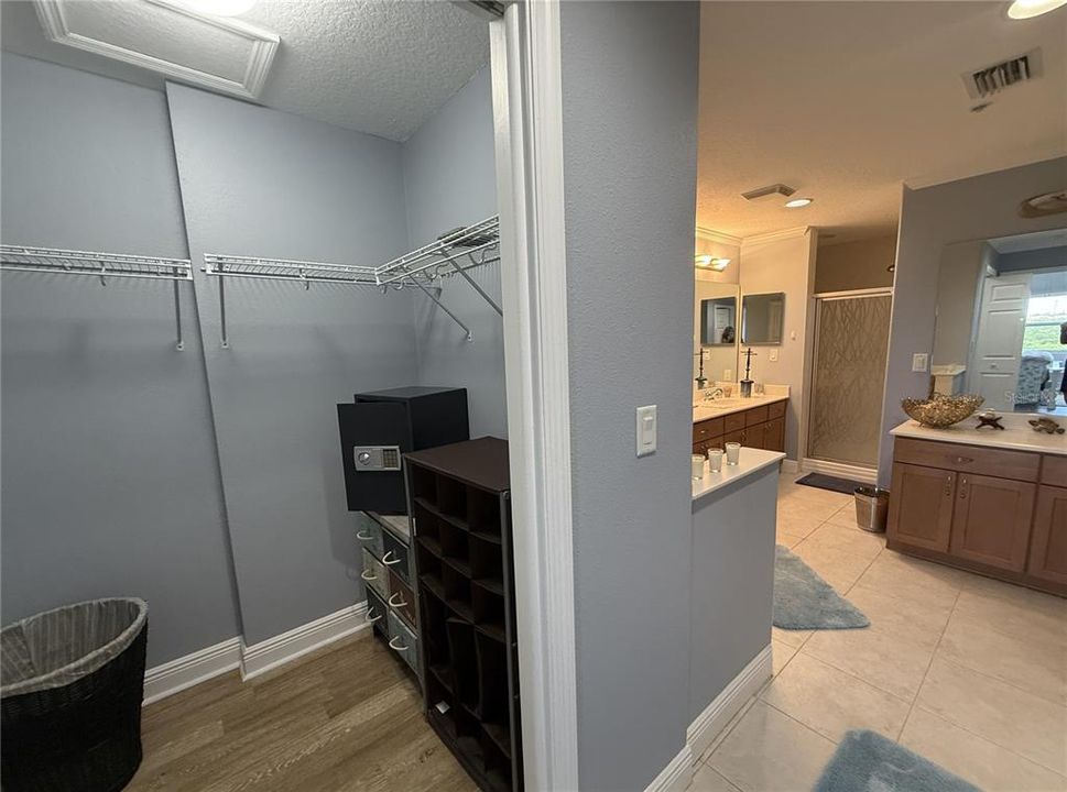 For Rent: $2,700 (2 beds, 2 baths, 1700 Square Feet)