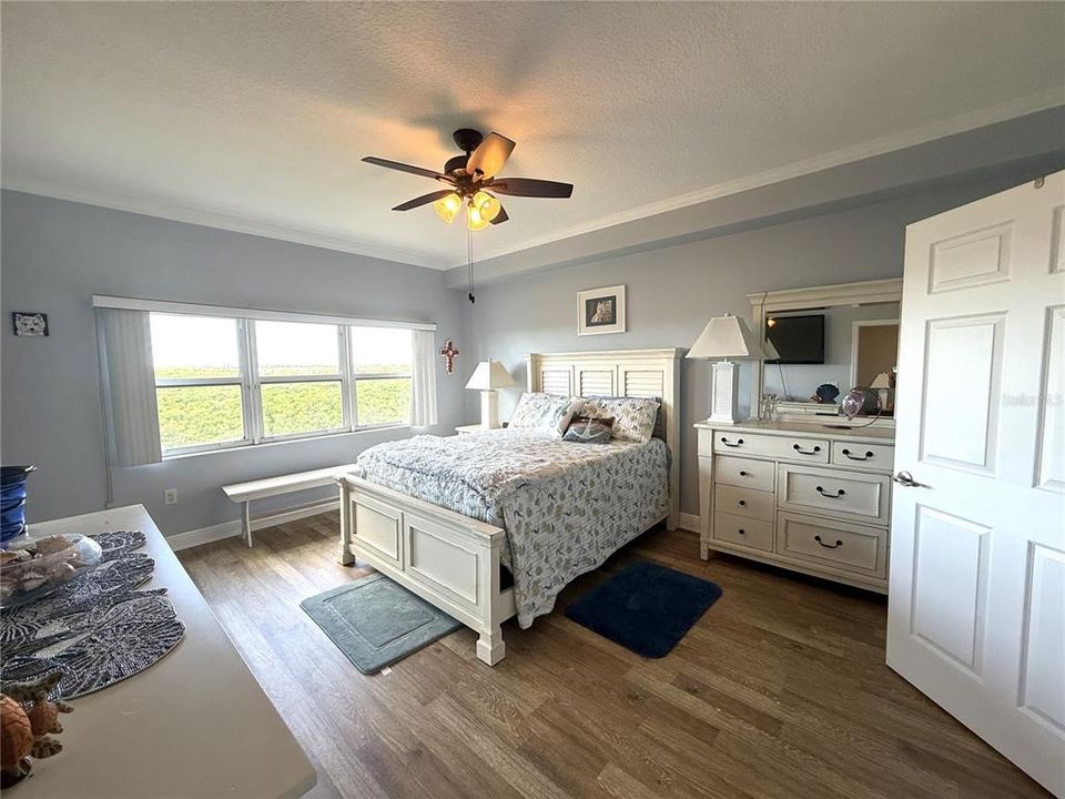 For Rent: $2,700 (2 beds, 2 baths, 1700 Square Feet)