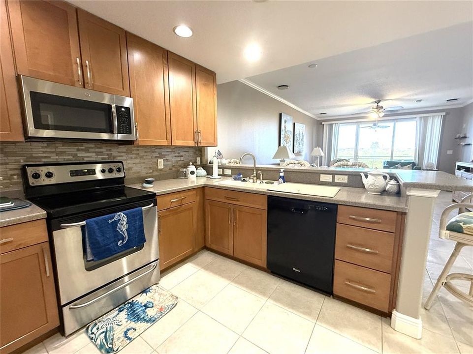 For Rent: $2,700 (2 beds, 2 baths, 1700 Square Feet)