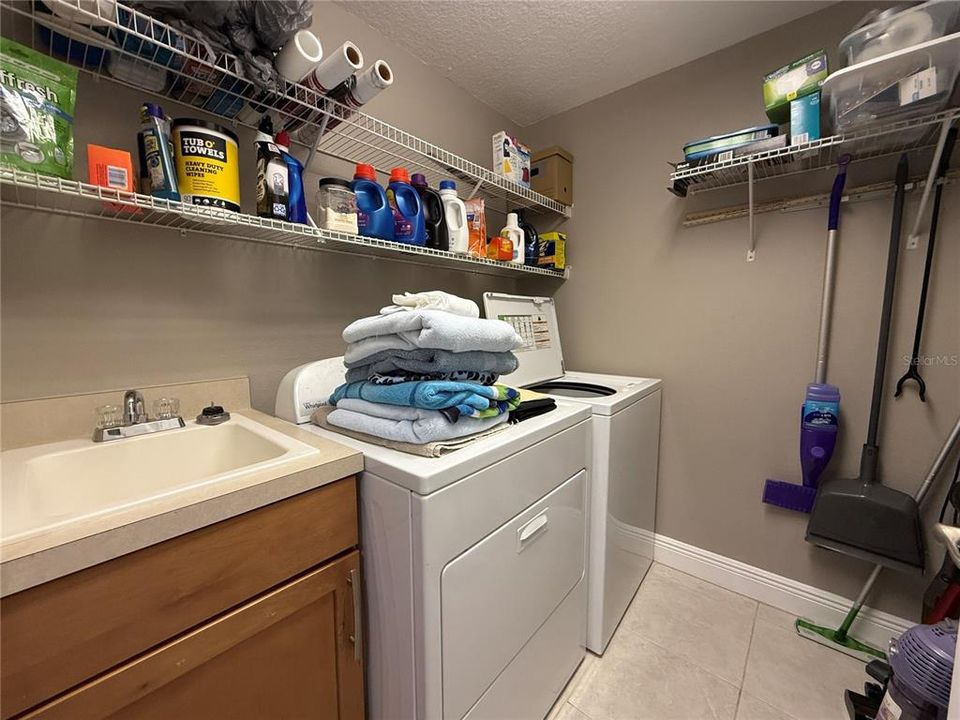 For Rent: $2,700 (2 beds, 2 baths, 1700 Square Feet)