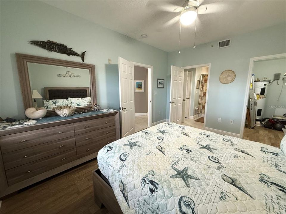 For Rent: $2,700 (2 beds, 2 baths, 1700 Square Feet)